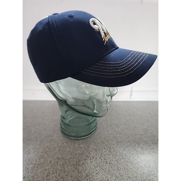 Milwaukee Brewers - Fan Favorite - Structured Hat/Cap with stretchable hat band - Picture 4 of 5